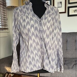 Maison Hotel Gray and White Patterned Button-Up Blouse size M
